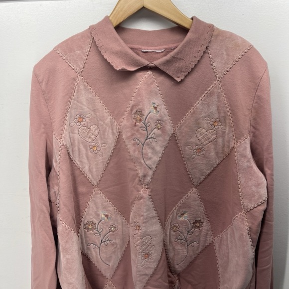 The Unbranded Brand Tops - Vintage Women's L Patchwork Heart Valentines Floral Pink Collared Sweatshirt